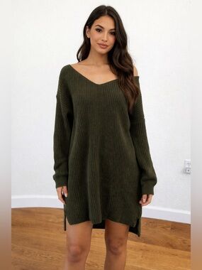 NWT Fashion Knit Oversized Off-Shoulder Sweater Dress in Dark Green - Size M